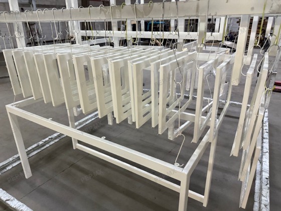 Estructuras de mobiliario recubiertas en blanco SKYWHITE.MX 311-115