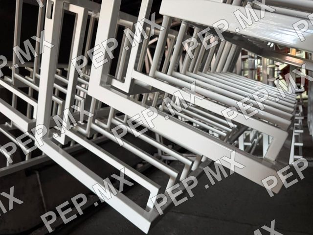 Estructuras metálicas recubiertas en SKYWHITE.MX Blanco 311-115
