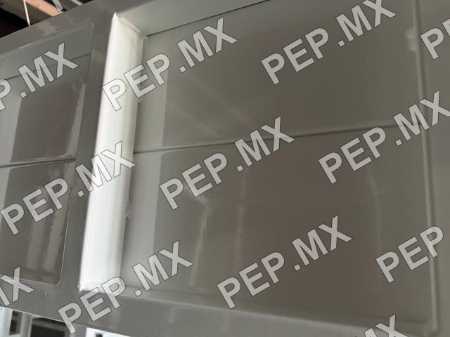 Gabinete metálico en blanco SKYWHITE.MX con acabado terso