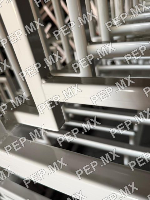 Estructura tubular recubierta en SKYWHITE.MX